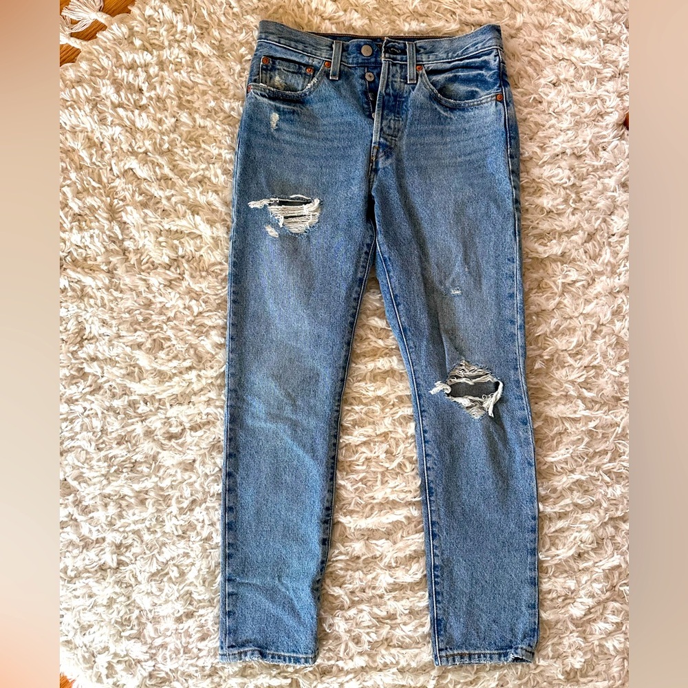 NWOT Levis 501 distressed Denim Jeans